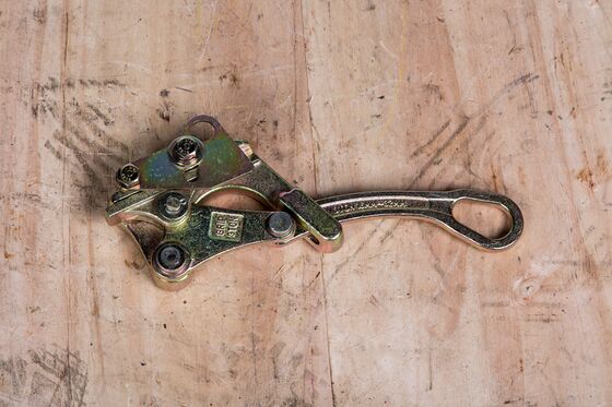 acheter Collier de serrage pour câble de 16 à 32 mm avec capacité de traction de 3 T pour l'installation de lignes électriques online manufacture