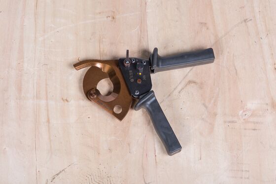 acheter Heavy-Duty Ratcheting Cable Cutter with High-Strength Steel Blade for Copper and Aluminum Wires online manufacture
