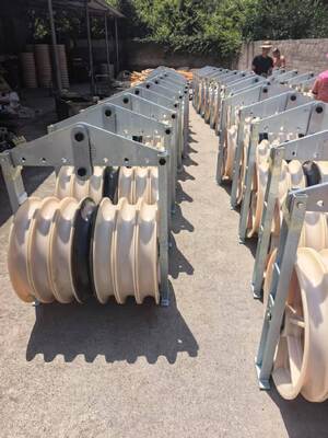 508 ‰ 916 mm Grand diamètre 20 ‰ 150 kN Charge nominale 7 faisceaux MC Blocs de ficelle en nylon pour le tirage de câbles de lignes de transmission